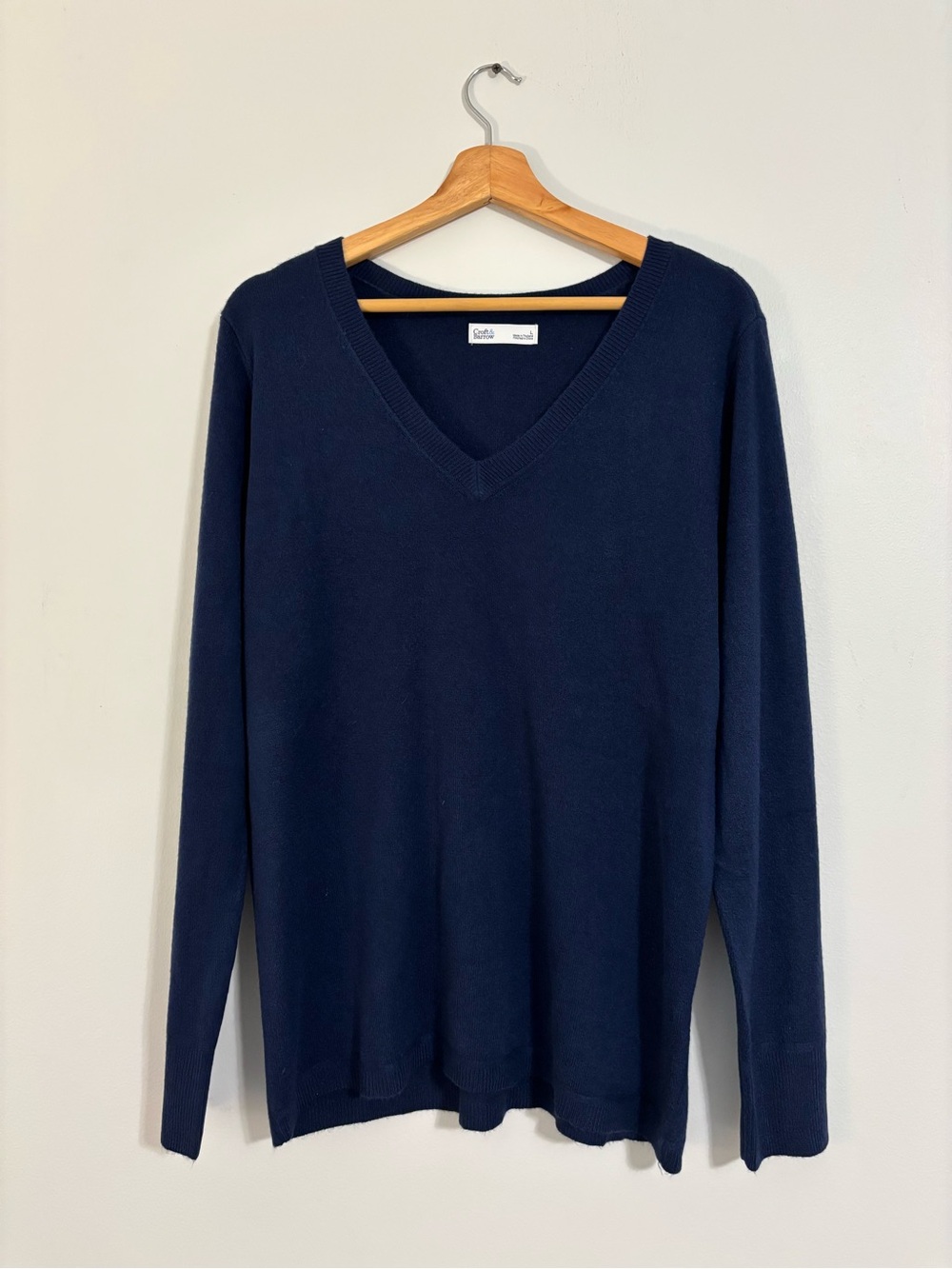 Croft & Barrow Women’s Relaxed V-Neck Sweater - Large - Navy
